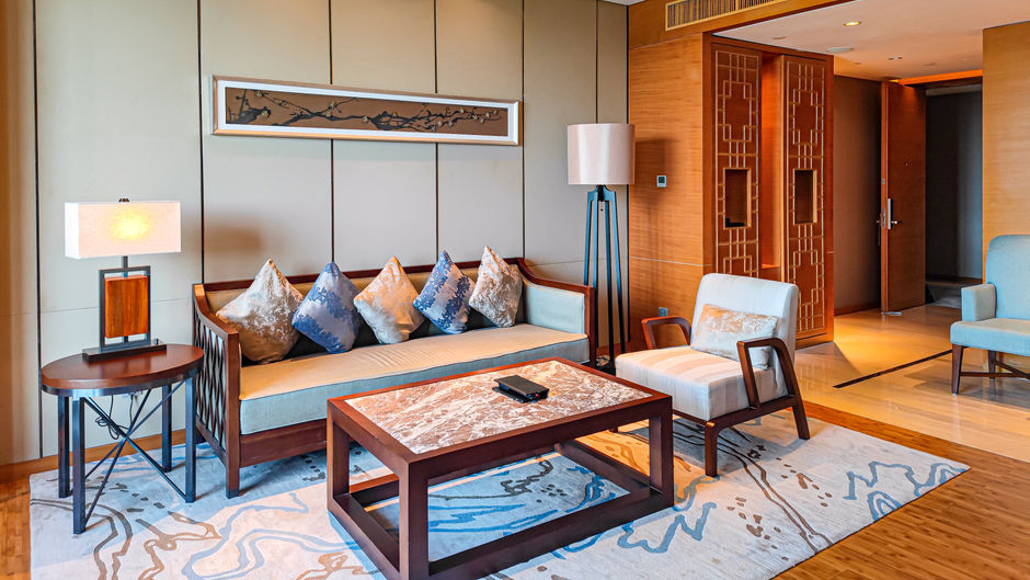 HUALUXE Yangjiang City Center Suite