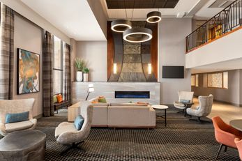 Holiday Inn Hotel & Suites