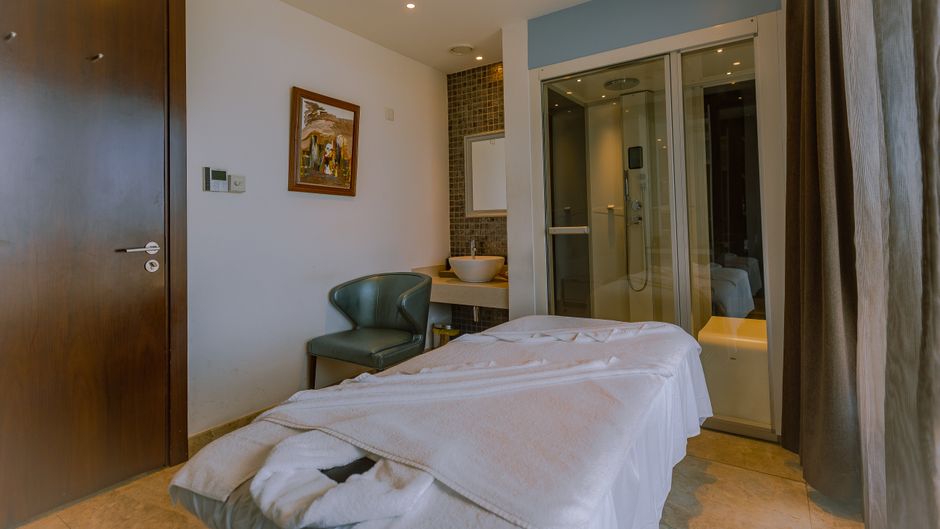 Crowne Plaza Airport Spa