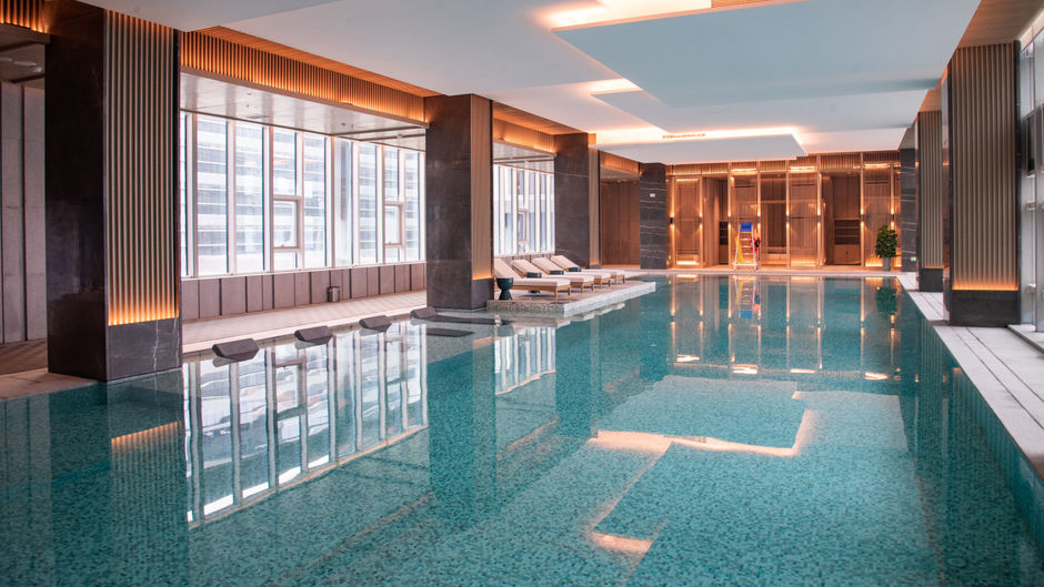 HUALUXE Yibin Pool