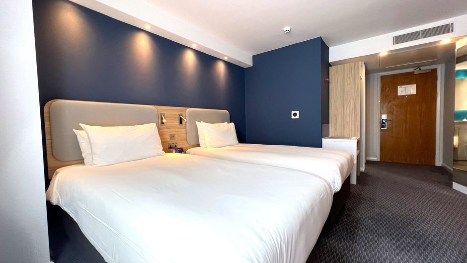 Holiday Inn Express Windsor Room