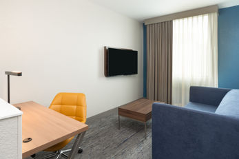 Holiday Inn Exp Miami Arpt Blue Lagoon
