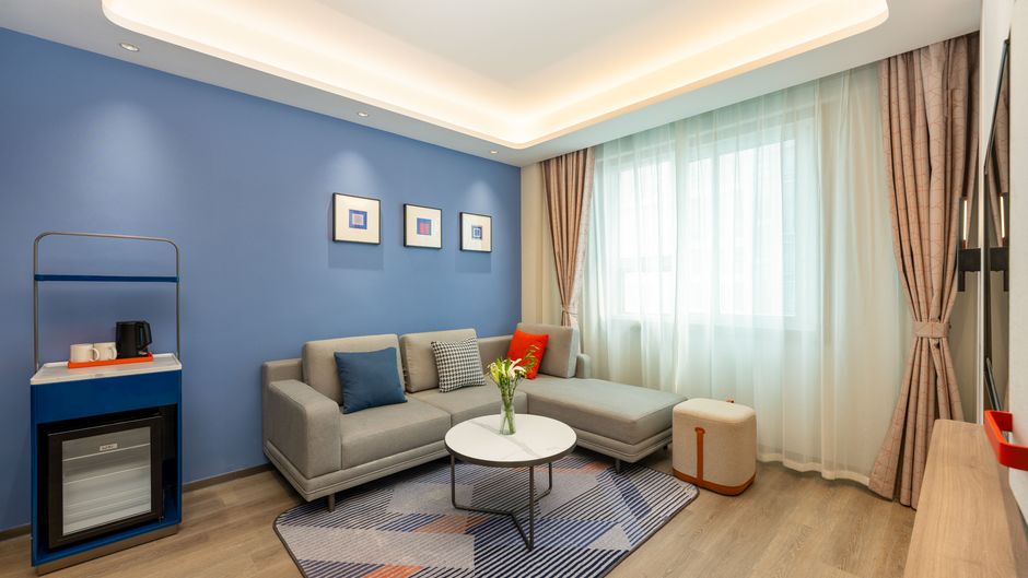 Holiday Inn Express South Suite
