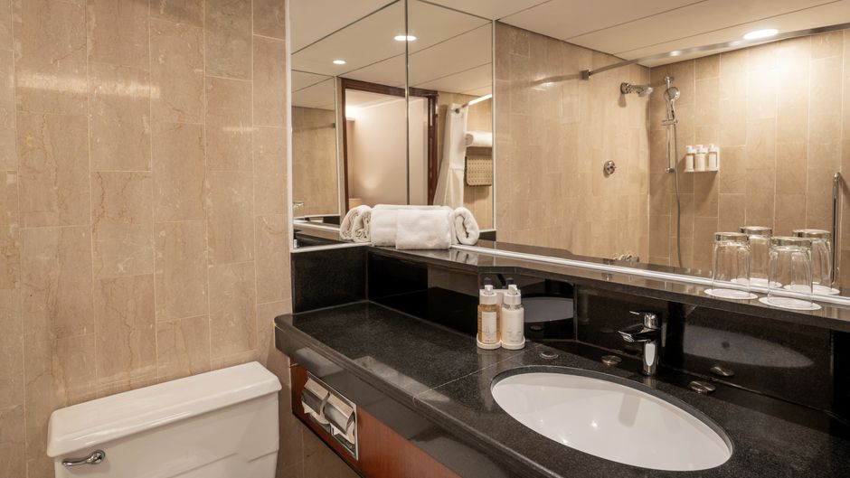 Holiday Inn Golden Mile Hong Kong Room