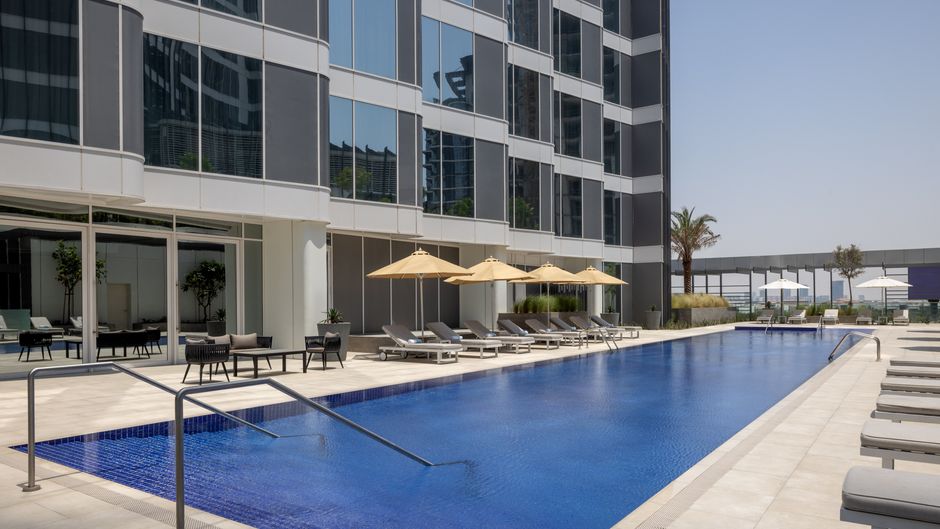 Holiday Inn Dubai Business Bay Pool