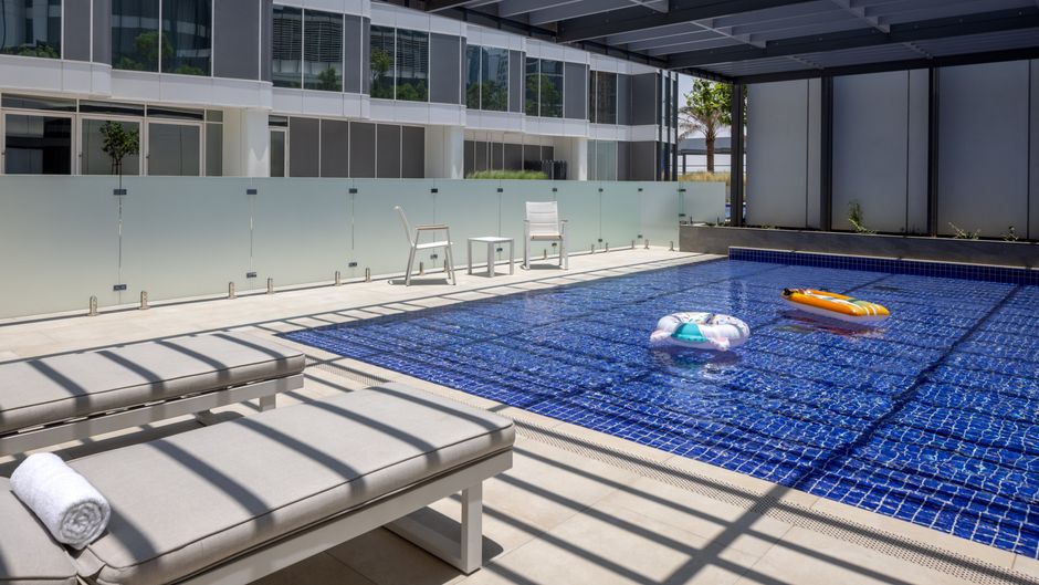 Holiday Inn Dubai Business Bay Pool