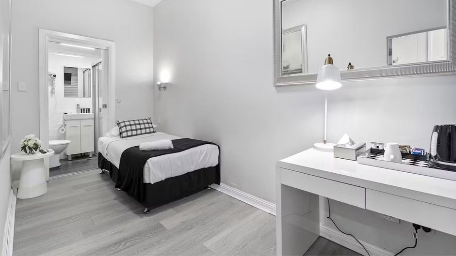 Airport Hotel Sydney Room