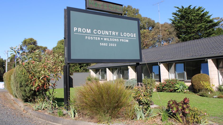 Prom Country Lodge Exterior
