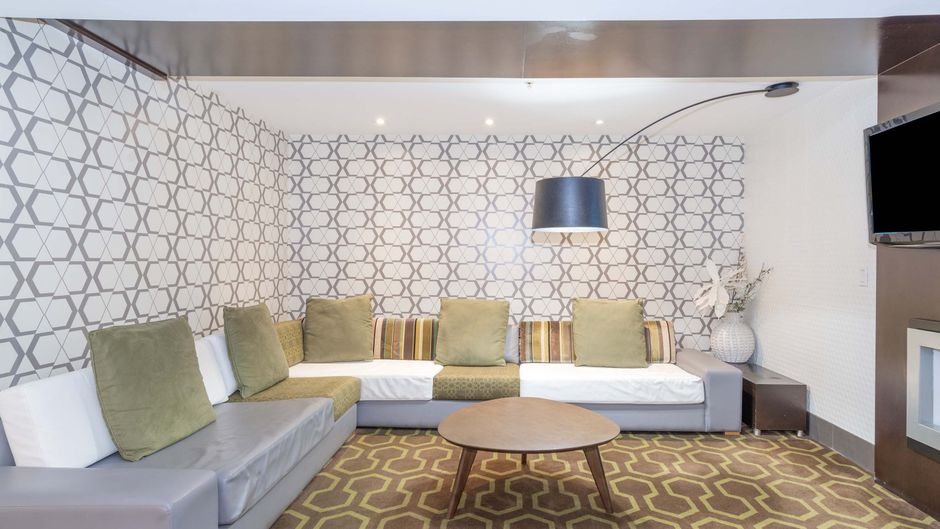 Sandman Hotel Abbotsford Lobby