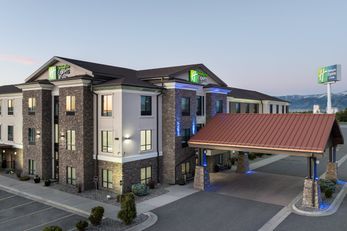 Holiday Inn Express Suites Belgrade
