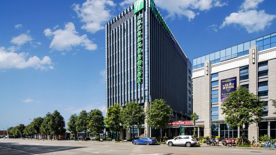 Holiday Inn Express Wuhou New City Exterior