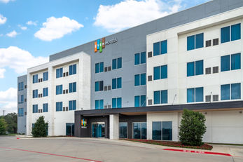 Even Hotel Waco University Area
