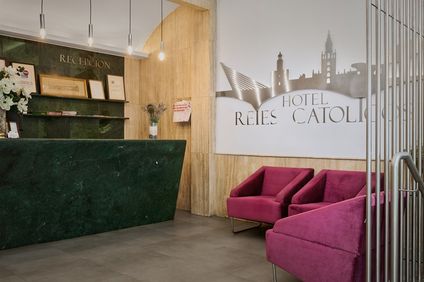 Reyes Catolicos Hotel