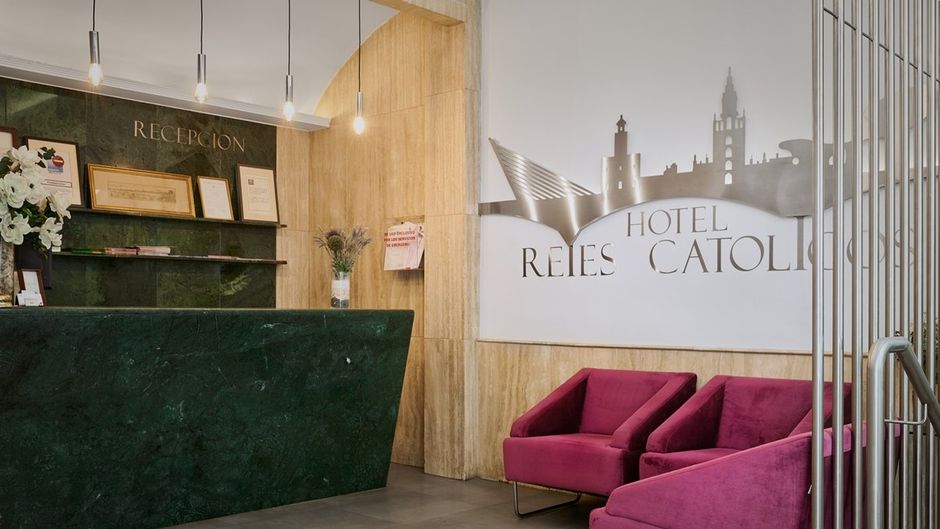 Reyes Catolicos Hotel Lobby
