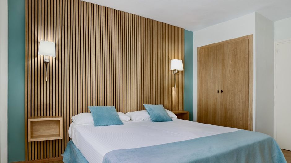 Reyes Catolicos Hotel Room