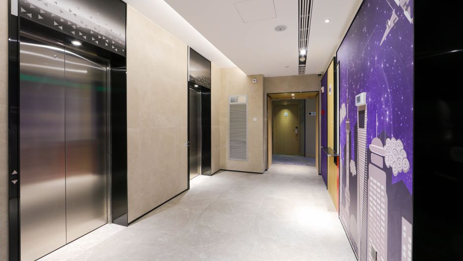 Holiday Inn Express Shanghai Pudong Arpt Lobby