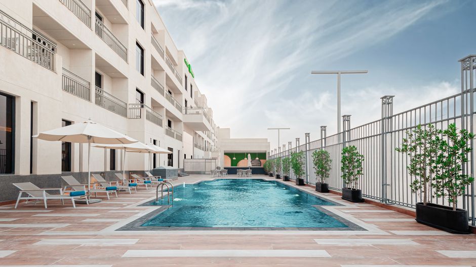 Holiday Inn Riyadh The Business District Pool
