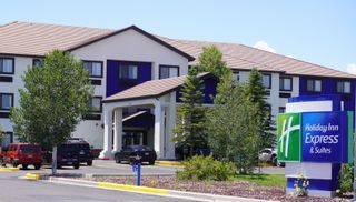 Holiday Inn Express Hotel & Suites