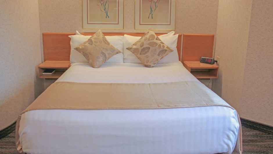 Slumber Inn Room