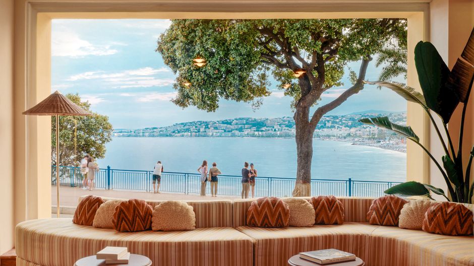 Hotel la Perouse Lobby