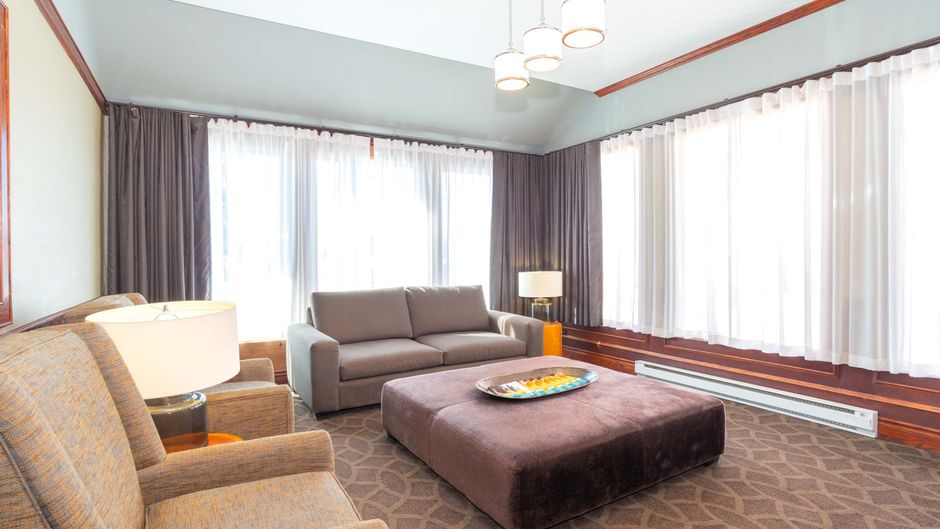 Sandman Inn Terrace Lobby