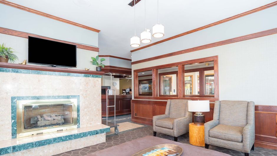 Sandman Inn Terrace Lobby