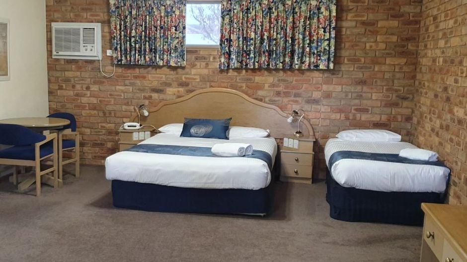 Pines Country Club Motor Inn Room