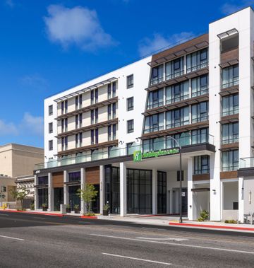 Holiday Inn & Suites Monterey Park