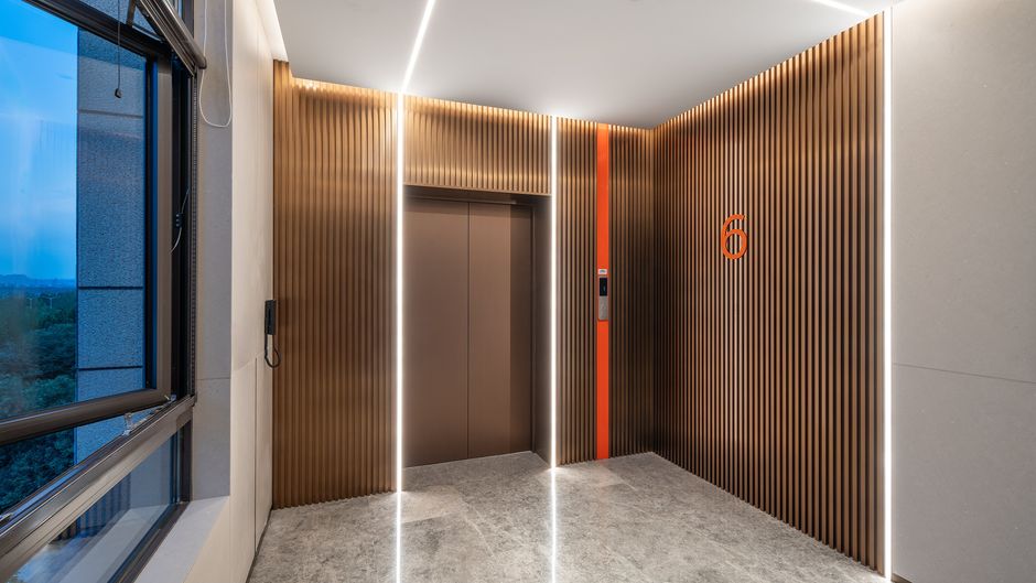 Holiday Inn Express North Station Lobby
