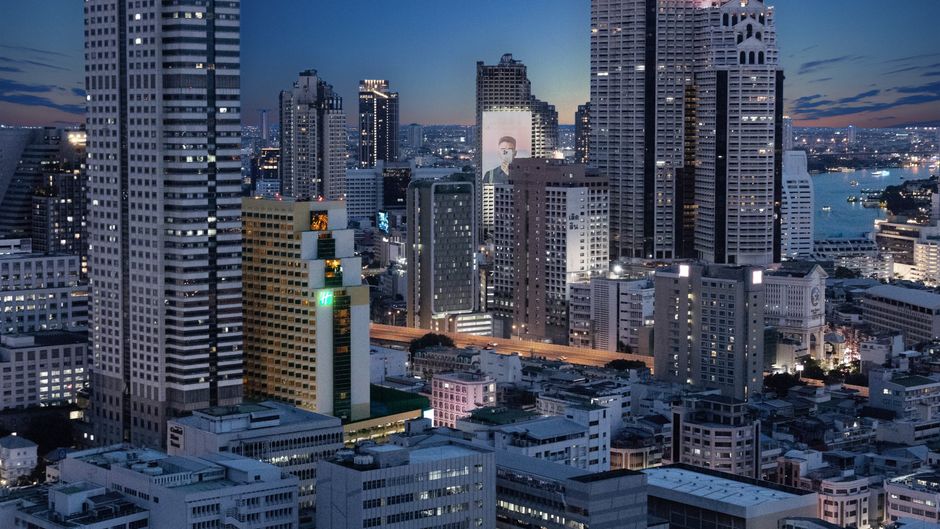 Holiday Inn Bangkok Silom Exterior