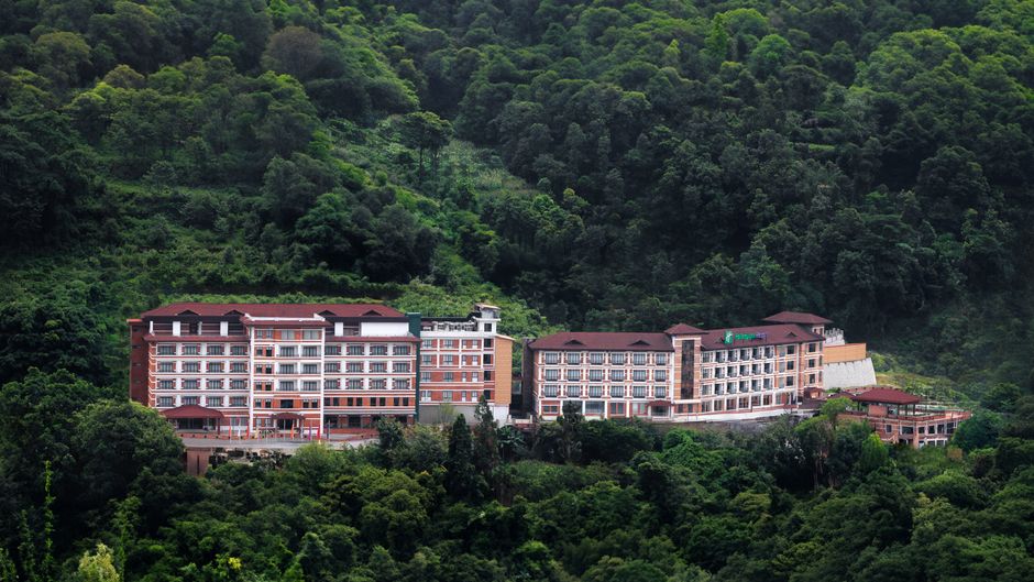 Holiday Inn Resort Budhanilkan Exterior