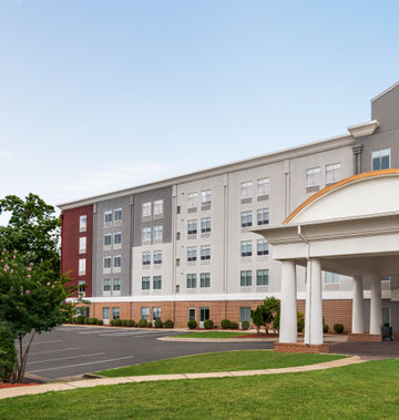 Holiday Inn Express Hotel & Suites