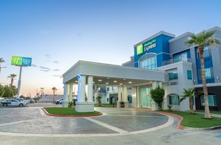 Holiday Inn Express & Suites