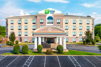 Holiday Inn Express Hotel & Suites