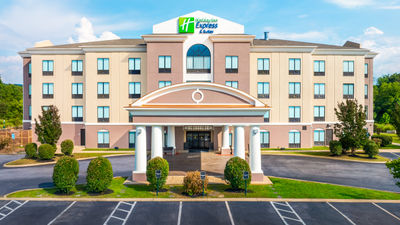 Holiday Inn Express Hotel & Suites