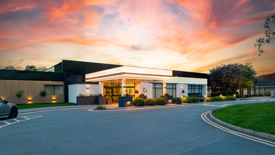 Holiday Inn Coventry Exterior