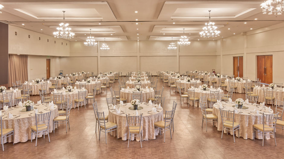 Holiday Inn Suites Batangas Limapark Ballroom