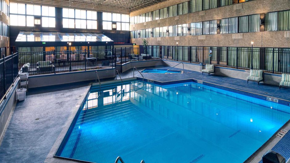 Sandman Hotel Penticton Pool
