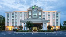 Holiday Inn Express Hotel & Suites