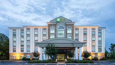 Holiday Inn Express Hotel & Suites