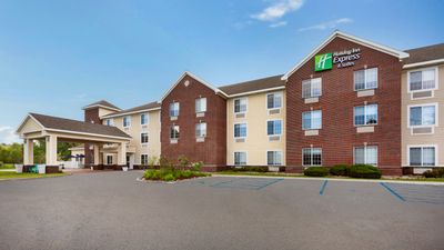 Holiday Inn Express & Suites Traverse