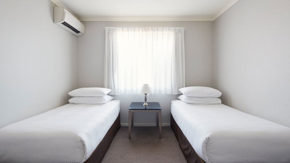 Pinnacle Apartments Room