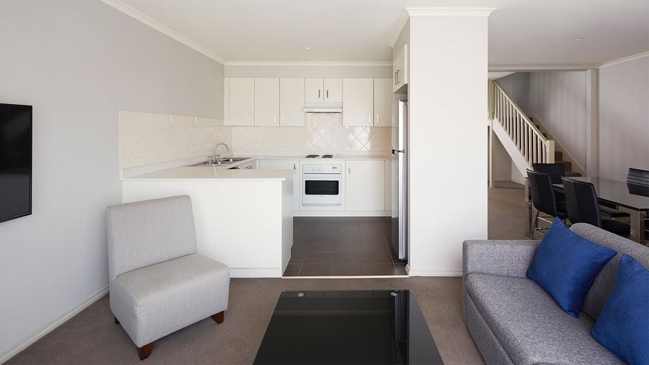 Pinnacle Apartments Room