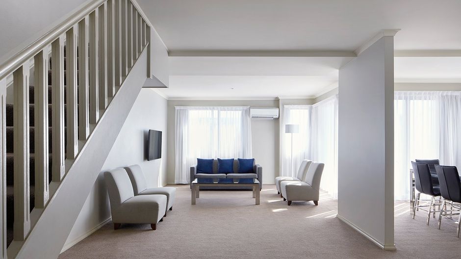 Pinnacle Apartments Room