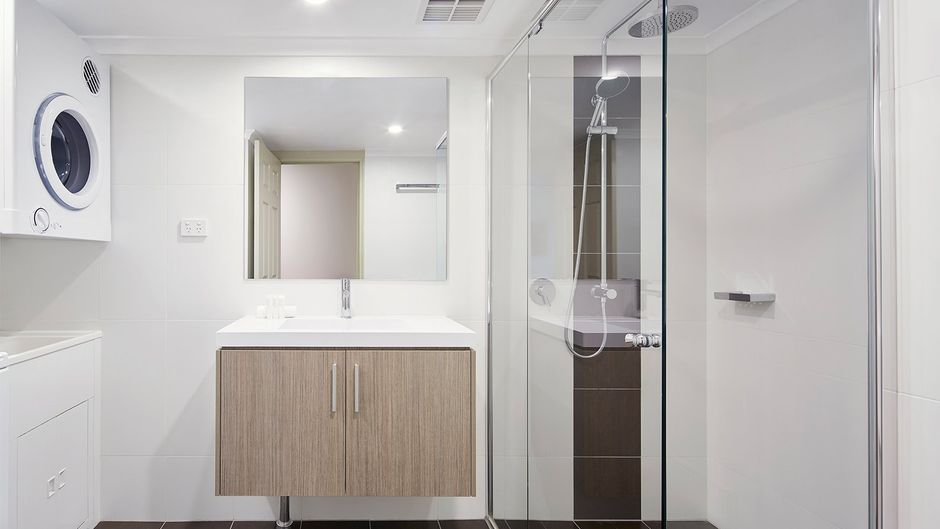 Pinnacle Apartments Room