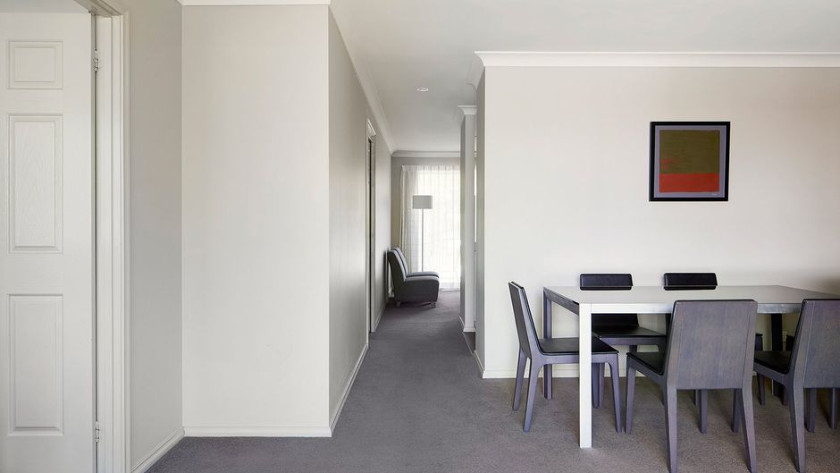 Pinnacle Apartments Room