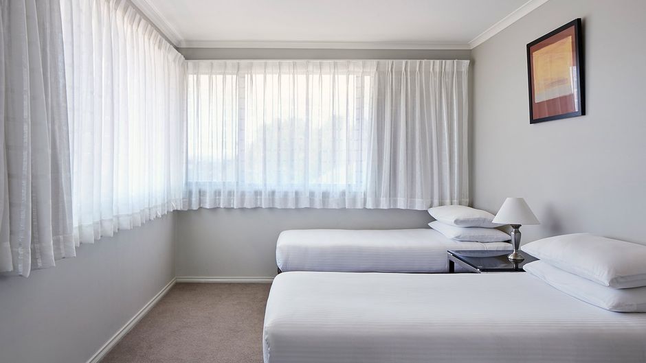 Pinnacle Apartments Room