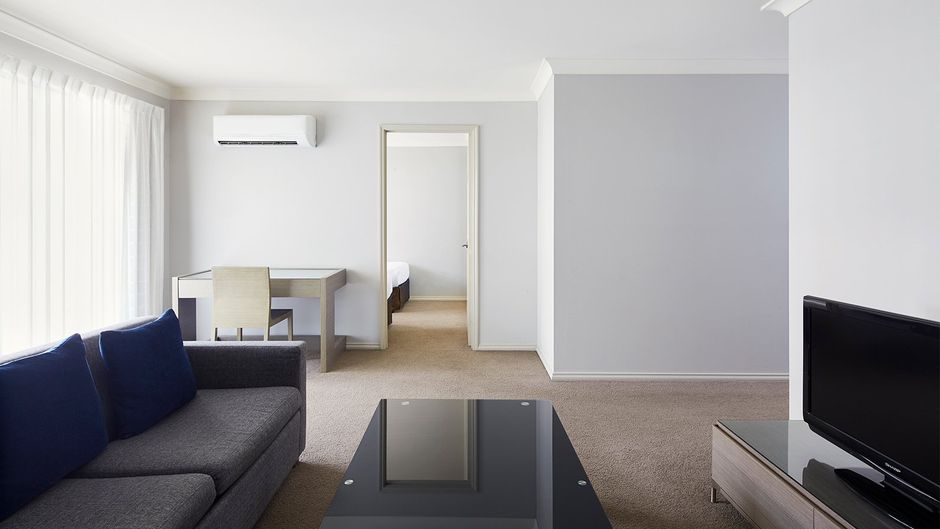 Pinnacle Apartments Room