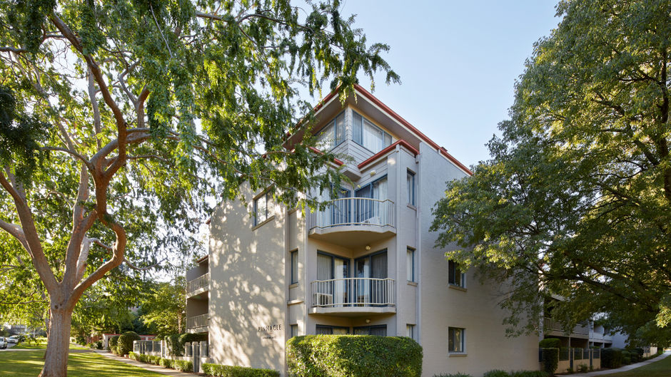 Pinnacle Apartments Exterior