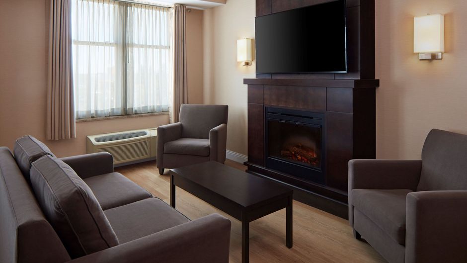 Delta Hotels Guelph Conference Centre Suite
